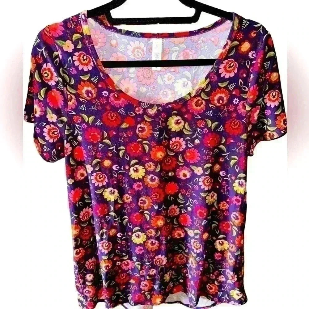 Lularoe medium purple floral Classic T. Leggings material! Soft‎ and bright! NWT